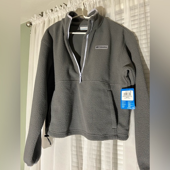 Columbia Jackets & Blazers - Columbia Grey 1/4 zip pullover Woman’s size M 
NWT